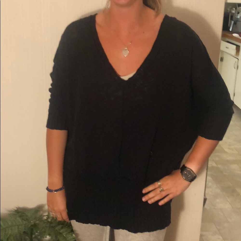 Quarter sleeve black sweater